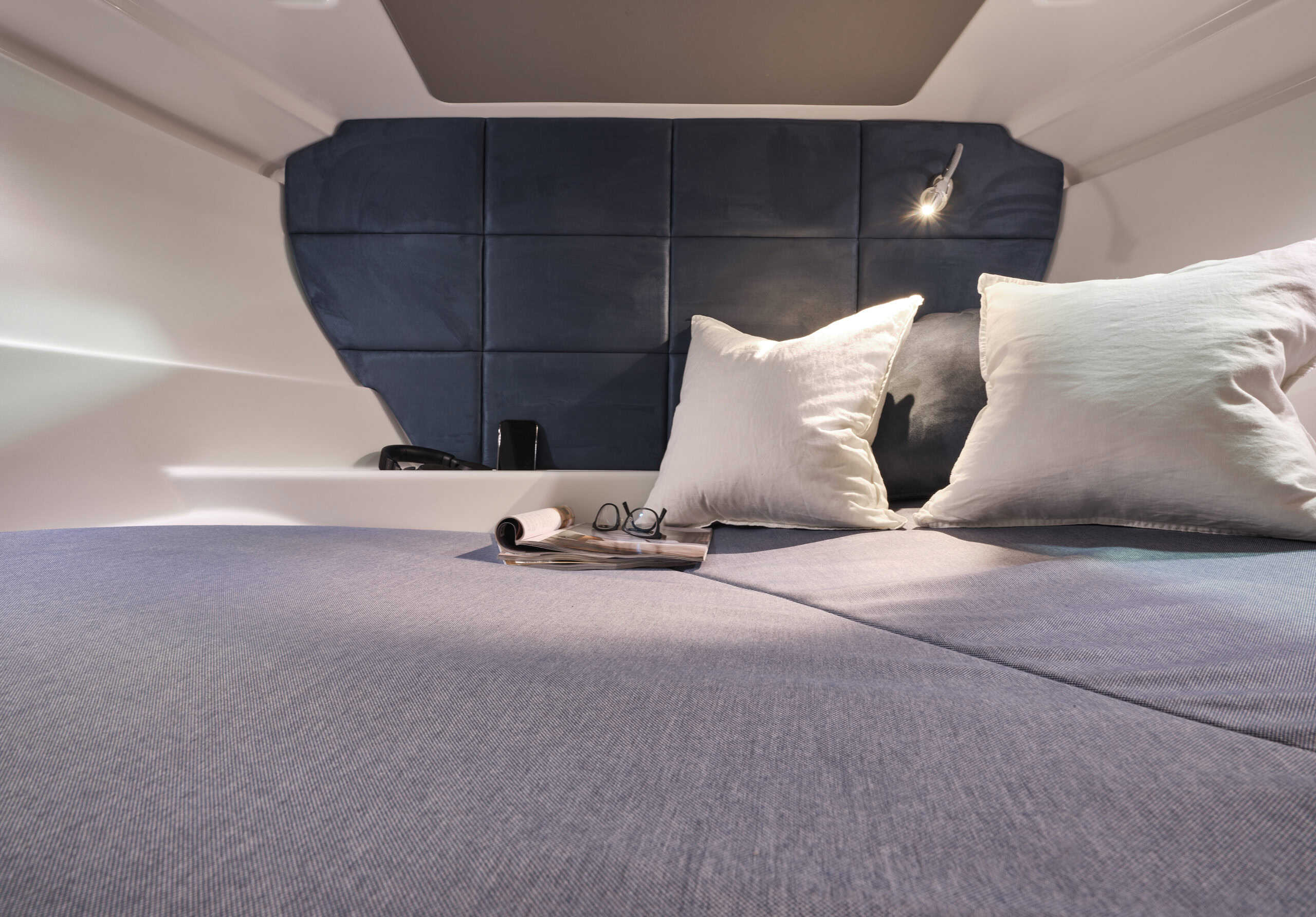 Chantier naval Caillat Mécanique navale Réparation coque Hivernage Antifouling Vente bateaux Ibiza boats Mazury Mercury Avator Honda Yamaha Volvo Penta Mercruiser Genève