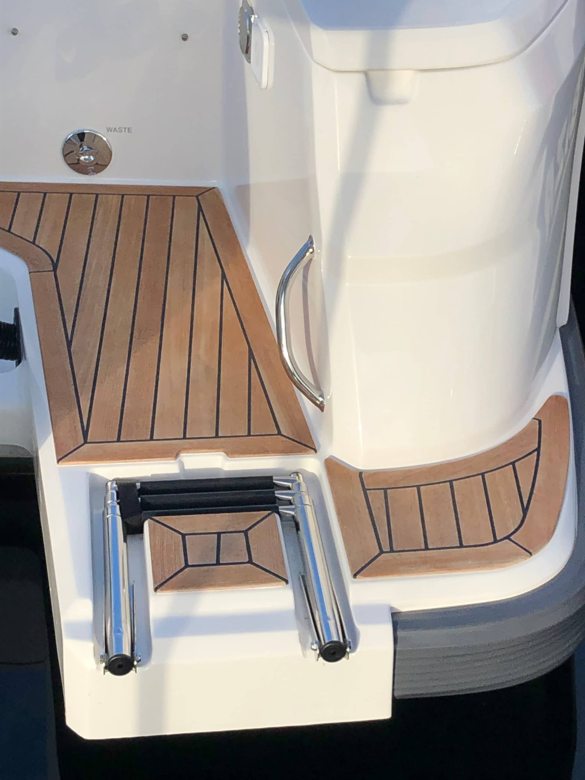 Chantier naval Caillat Mécanique navale Réparation coque Hivernage Antifouling Vente bateaux Ibiza boats Mazury Mercury Avator Honda Yamaha Volvo Penta Mercruiser Genève