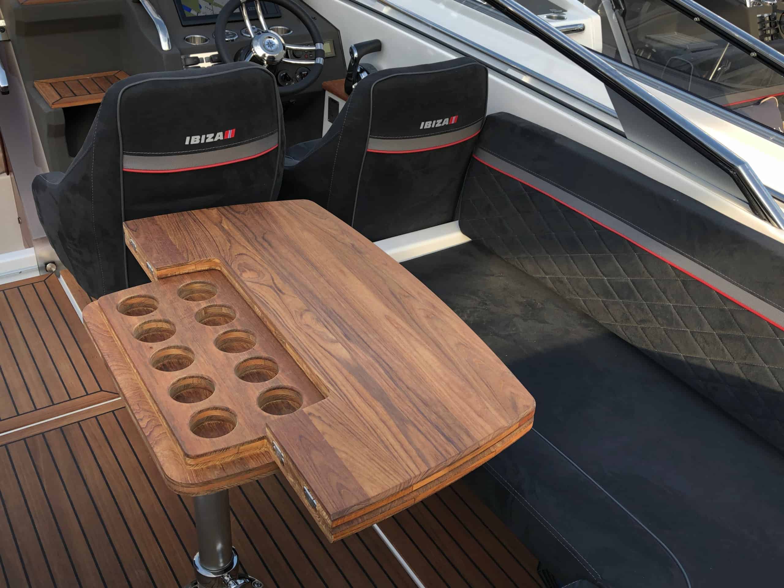 Chantier naval Caillat Mécanique navale Réparation coque Hivernage Antifouling Vente bateaux Ibiza boats Mazury Mercury Avator Honda Yamaha Volvo Penta Mercruiser Genève