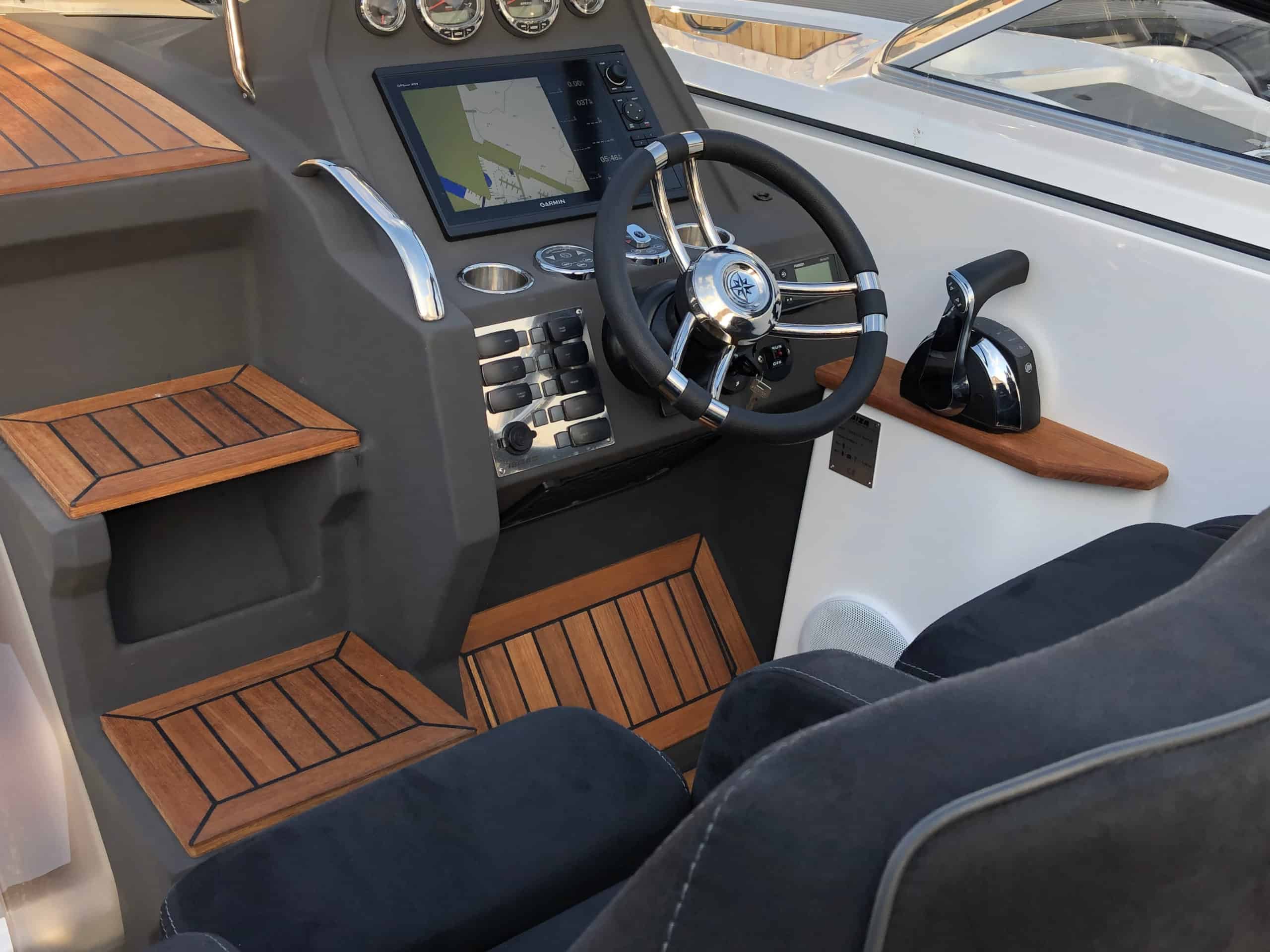 Chantier naval Caillat Mécanique navale Réparation coque Hivernage Antifouling Vente bateaux Ibiza boats Mazury Mercury Avator Honda Yamaha Volvo Penta Mercruiser Genève