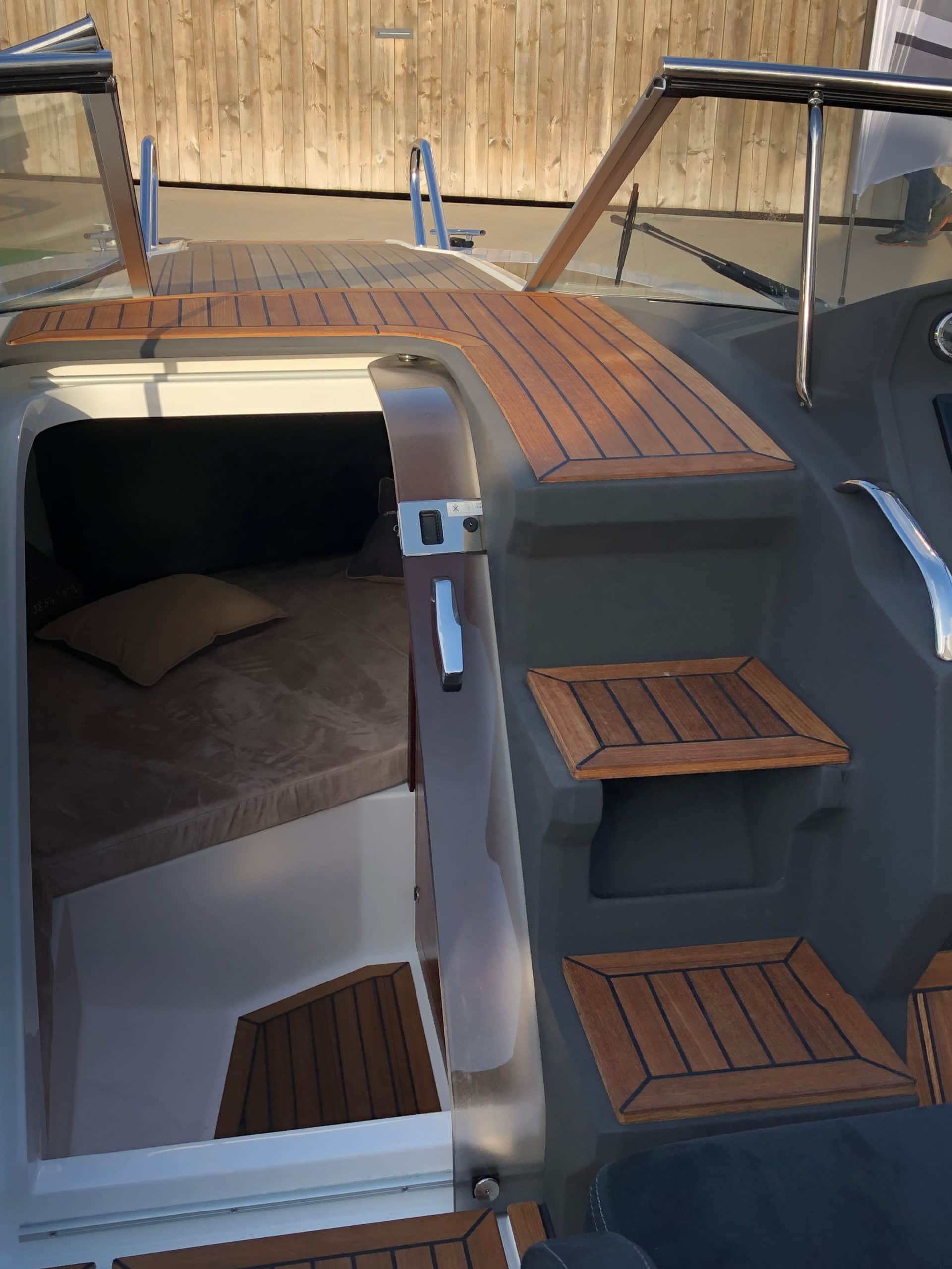 Chantier naval Caillat Mécanique navale Réparation coque Hivernage Antifouling Vente bateaux Ibiza boats Mazury Mercury Avator Honda Yamaha Volvo Penta Mercruiser Genève