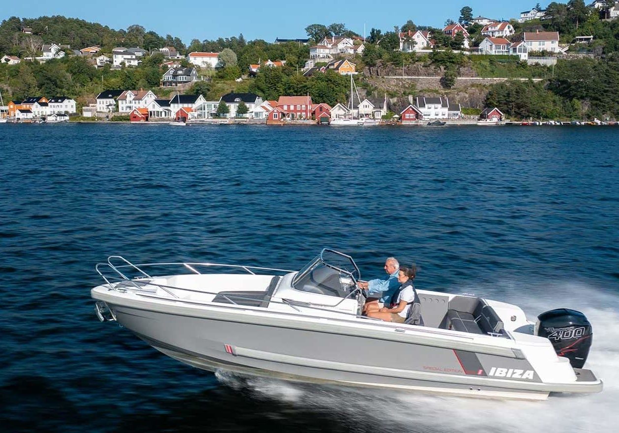 Chantier naval Caillat Mécanique navale Réparation coque Hivernage Antifouling Vente bateaux Ibiza boats Mazury Mercury Avator Honda Yamaha Volvo Penta Mercruiser Genève