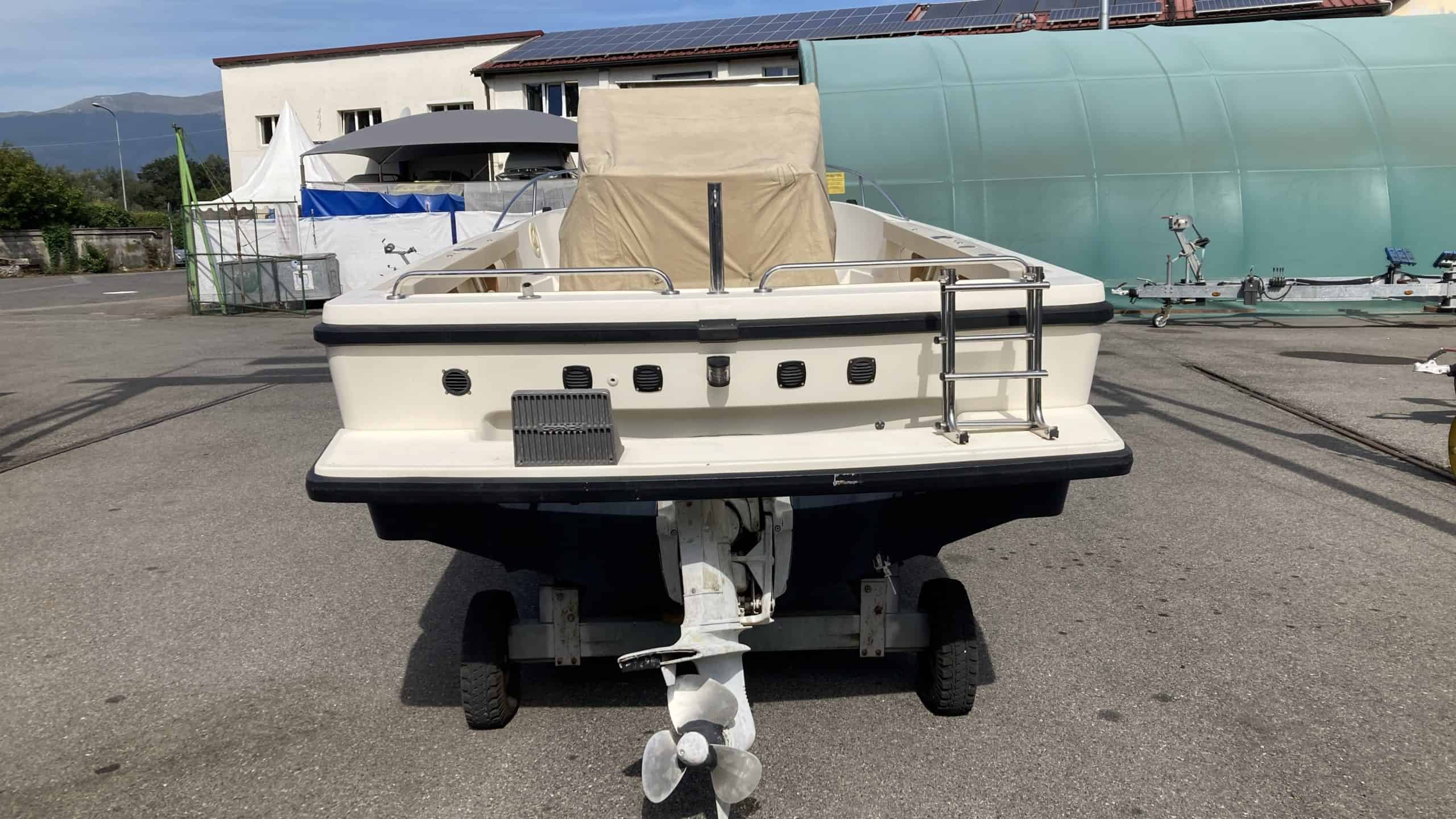 Chantier naval Caillat Mécanique navale Réparation coque Hivernage Antifouling Vente bateaux Ibiza boats Mazury Mercury Avator Honda Yamaha Volvo Penta Mercruiser Genève