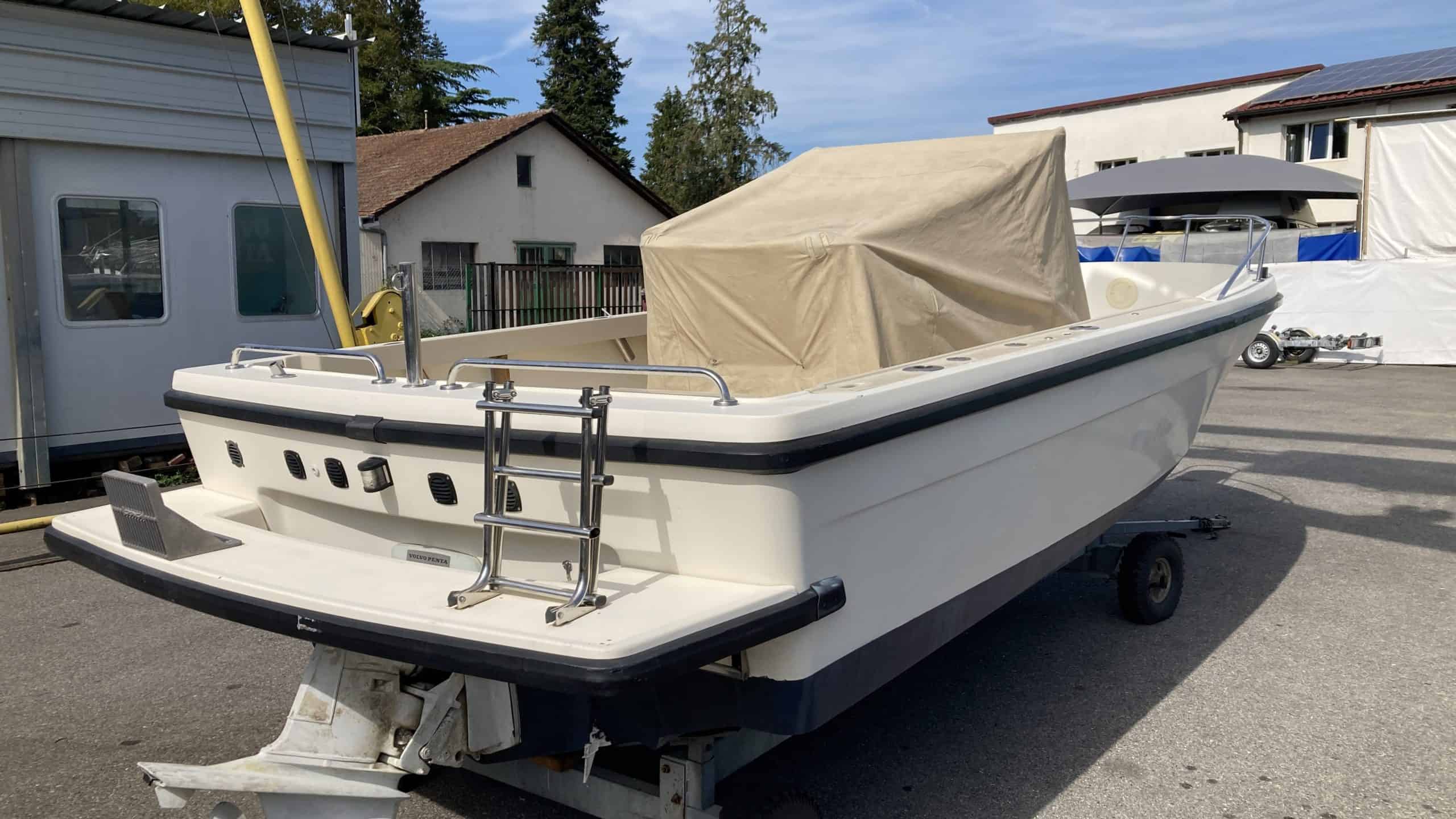 hantier naval Caillat Mécanique navale Réparation coque Hivernage Antifouling Vente bateaux Ibiza boats Mazury Mercury Avator Honda Yamaha Volvo Penta Mercruiser Genève
