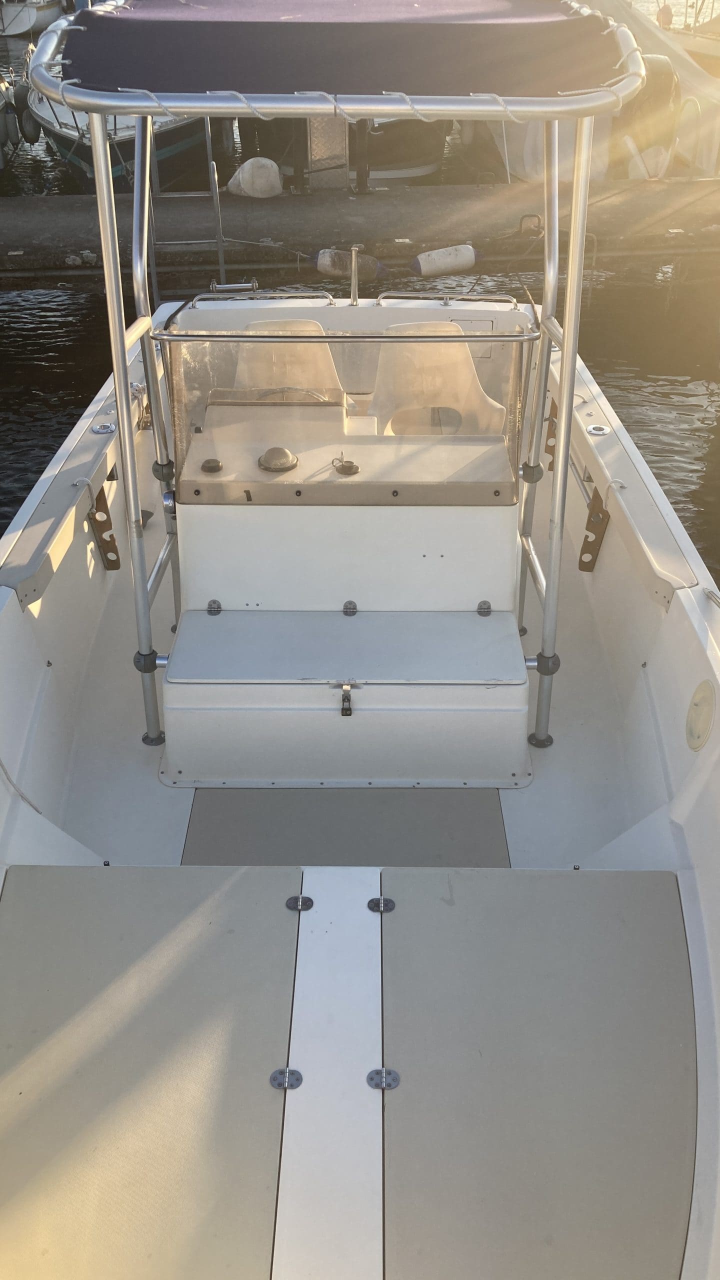 hantier naval Caillat Mécanique navale Réparation coque Hivernage Antifouling Vente bateaux Ibiza boats Mazury Mercury Avator Honda Yamaha Volvo Penta Mercruiser Genève