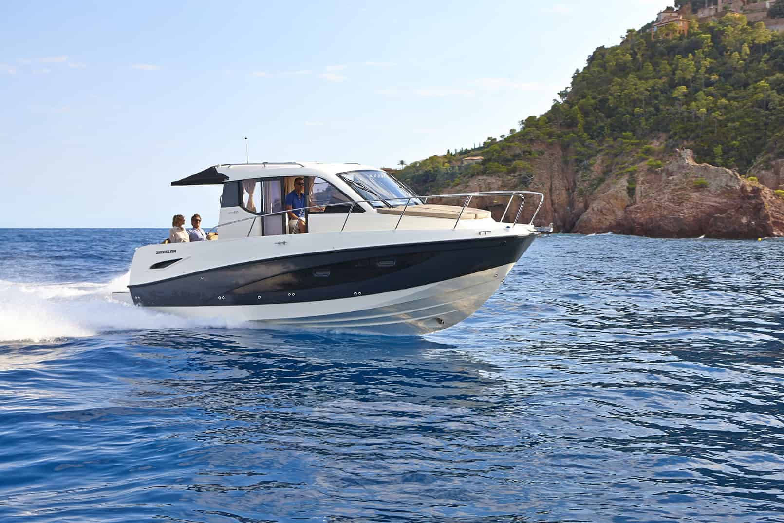 Chantier naval Caillat Mécanique navale Réparation coque Hivernage Antifouling Vente bateaux Ibiza boats Mazury Mercury Avator Honda Yamaha Volvo Penta Mercruiser Genève