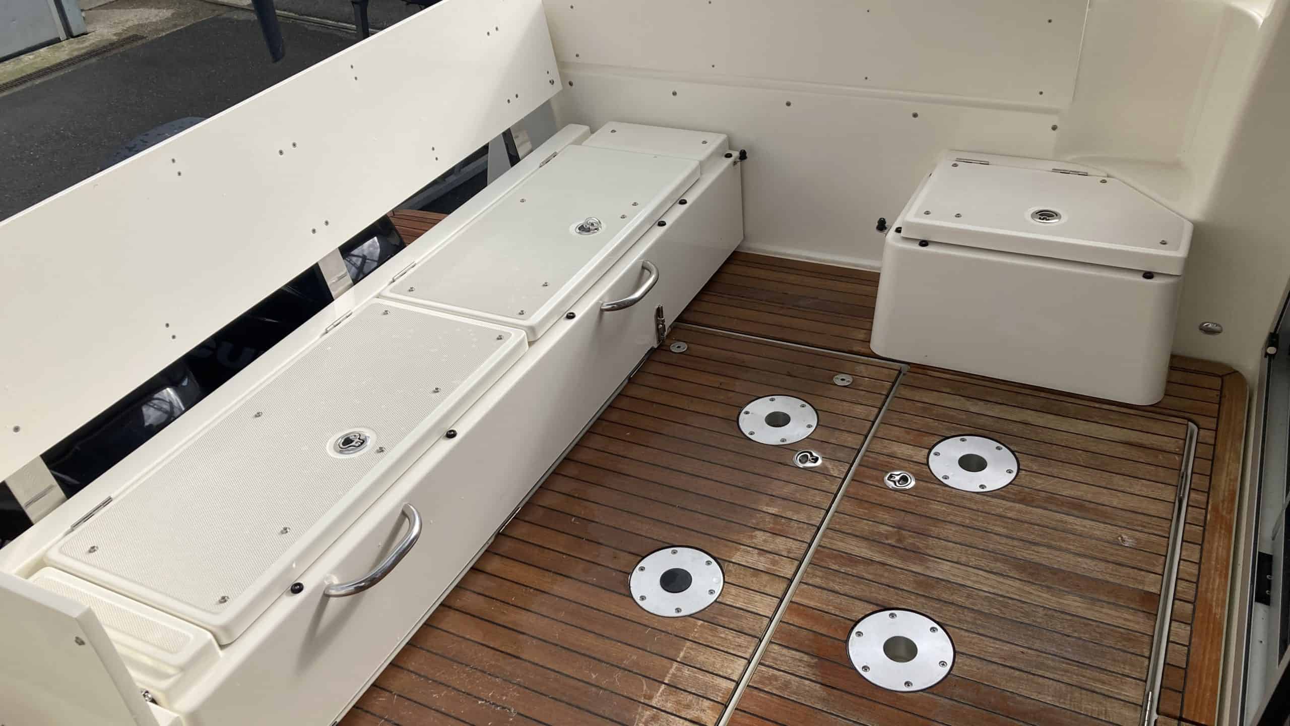 Chantier naval Caillat Mécanique navale Réparation coque Hivernage Antifouling Vente bateaux Ibiza boats Mazury Mercury Avator Honda Yamaha Volvo Penta Mercruiser Genève