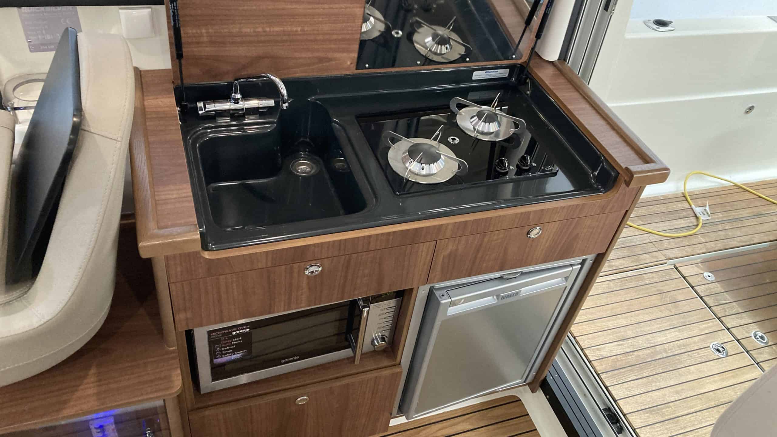 Chantier naval Caillat Mécanique navale Réparation coque Hivernage Antifouling Vente bateaux Ibiza boats Mazury Mercury Avator Honda Yamaha Volvo Penta Mercruiser Genève