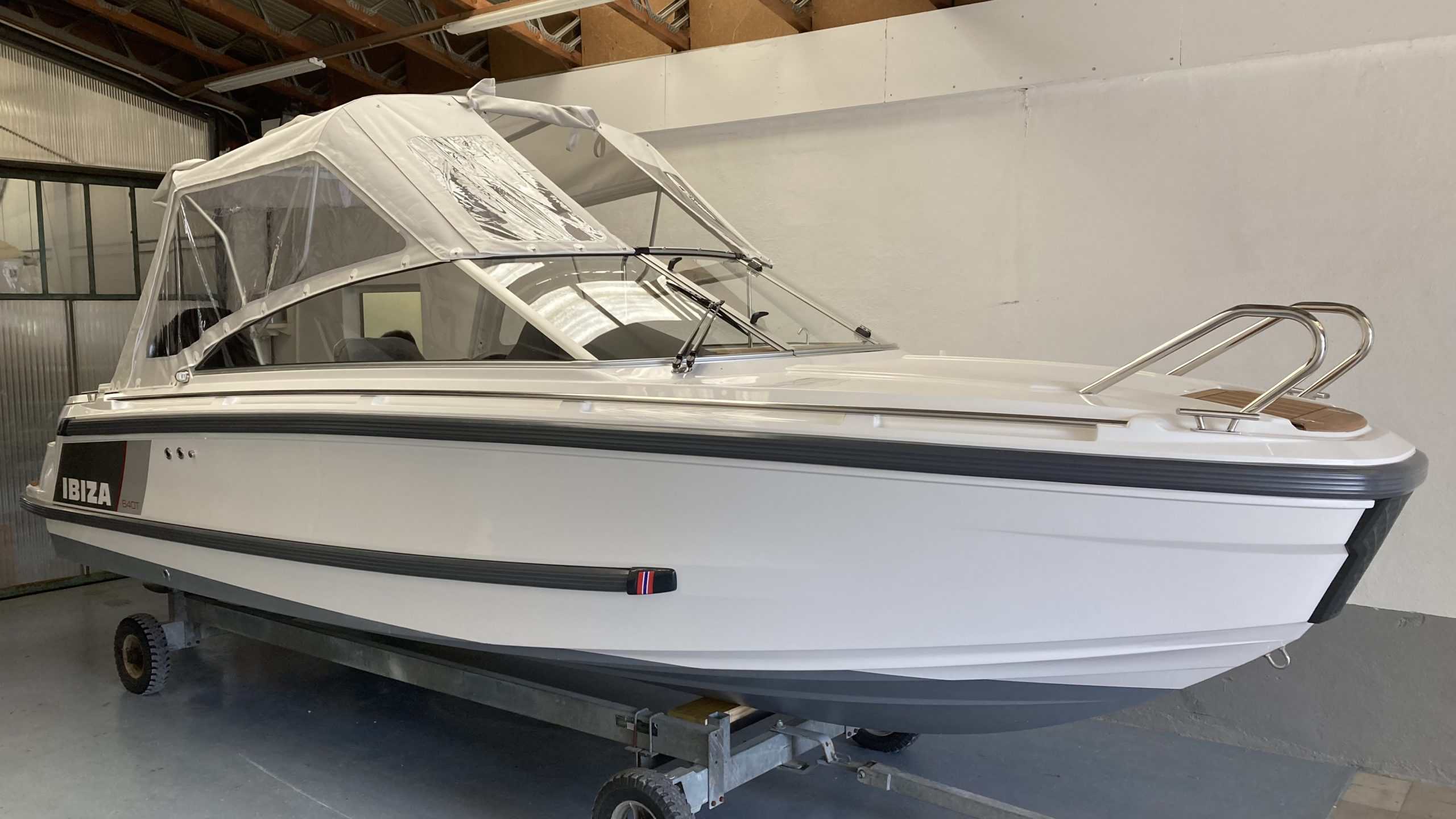 Chantier naval Caillat Mécanique navale Réparation coque Hivernage Antifouling Vente bateaux Ibiza boats Mazury Mercury Avator Honda Yamaha Volvo Penta Mercruiser Genève