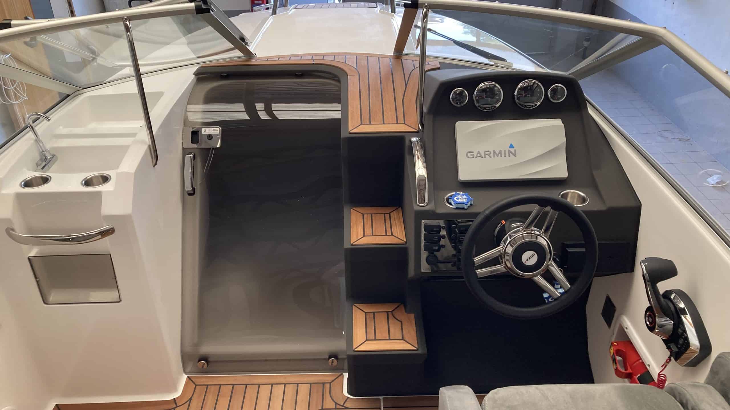 Chantier naval Caillat Mécanique navale Réparation coque Hivernage Antifouling Vente bateaux Ibiza boats Mazury Mercury Avator Honda Yamaha Volvo Penta Mercruiser Genève