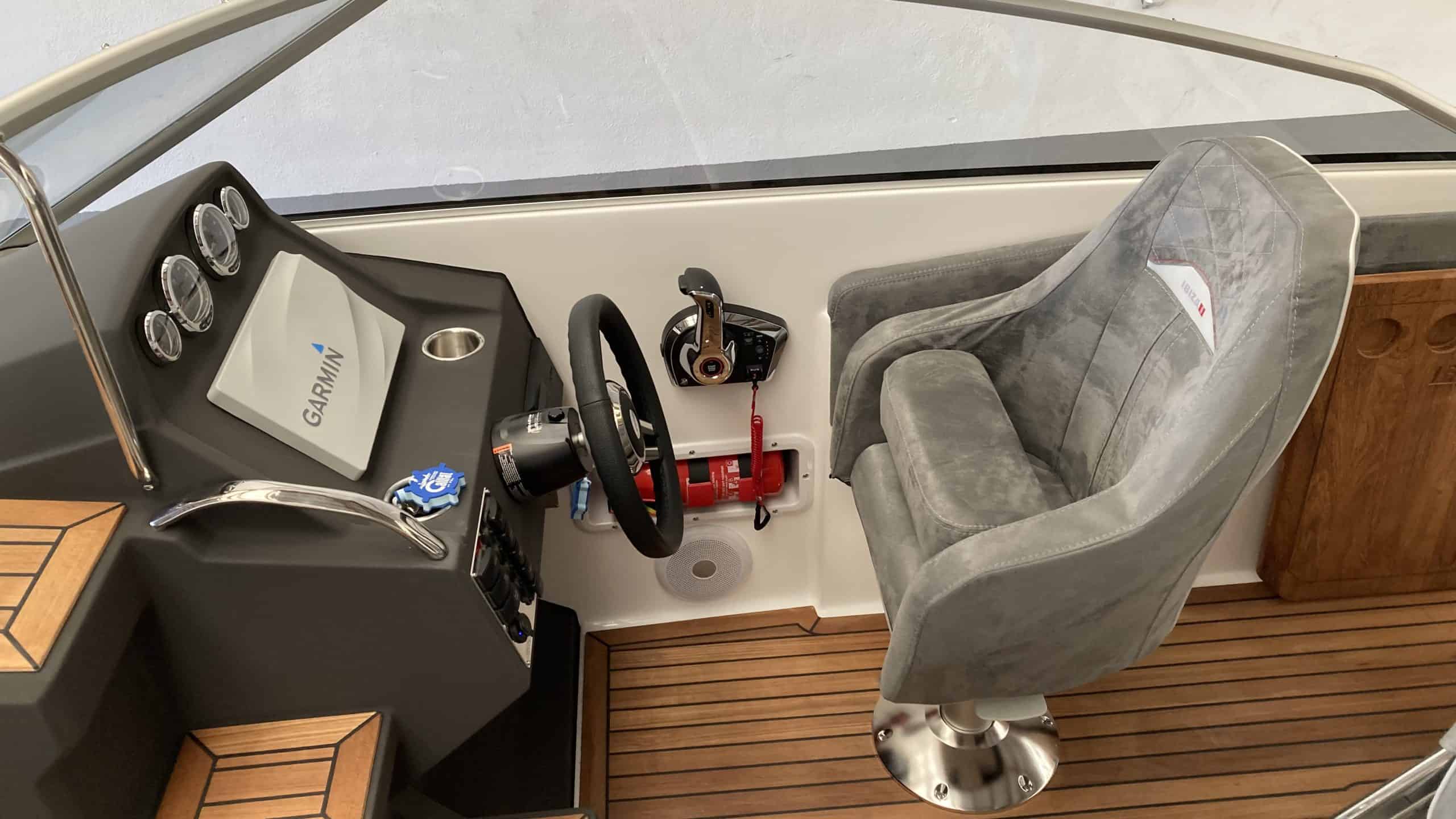 Chantier naval Caillat Mécanique navale Réparation coque Hivernage Antifouling Vente bateaux Ibiza boats Mazury Mercury Avator Honda Yamaha Volvo Penta Mercruiser Genève